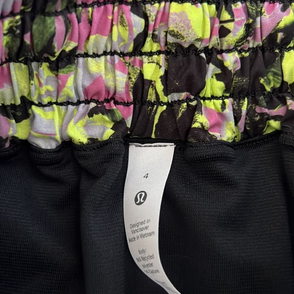Lululemon Hotty Hot HR Short 4” Lined Sz 4 - Picture 3 of 5